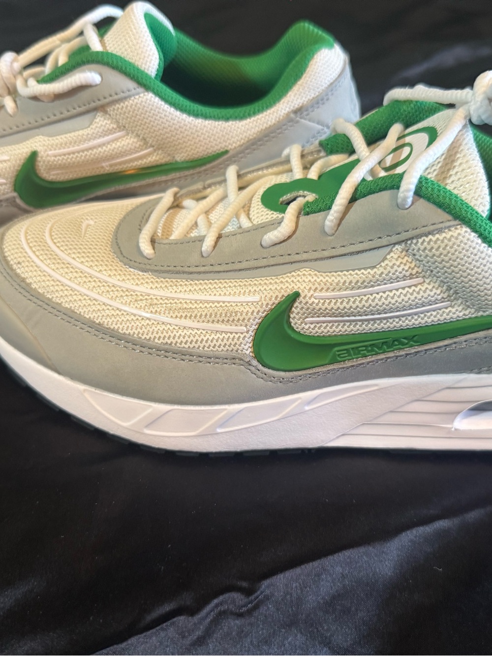 Nike Oregon Ducks Apple Green and White Air Max Style Sneakers